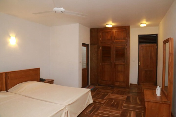 Room 4 of 38