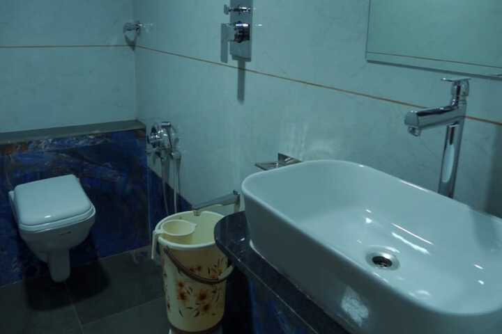 Room 13 of 16
