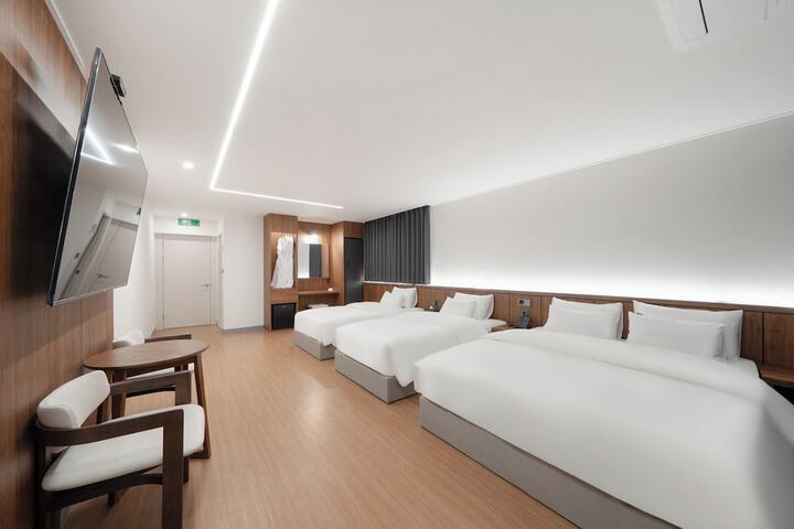Room 3 of 17