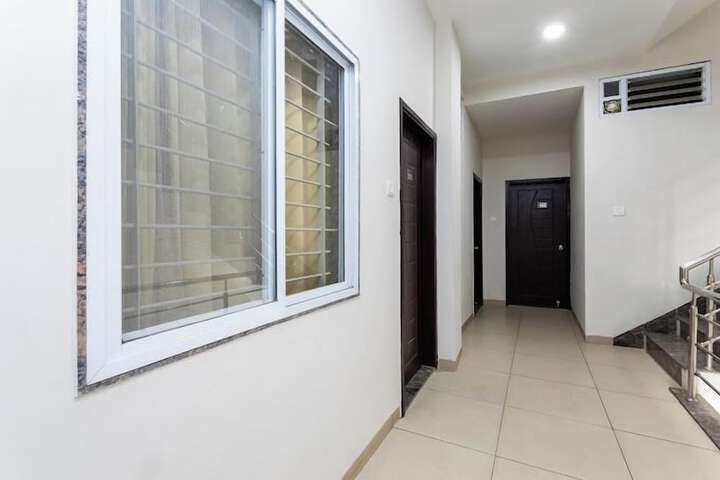 Room 4 of 8