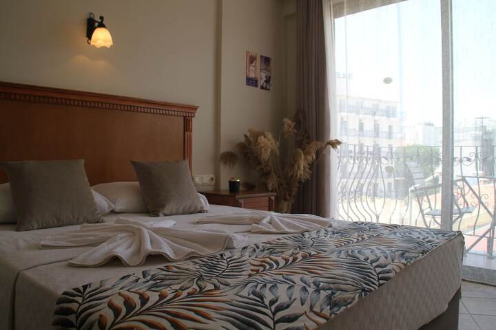 Room 12 of 104