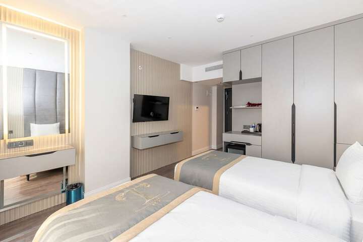 Room 48 of 74