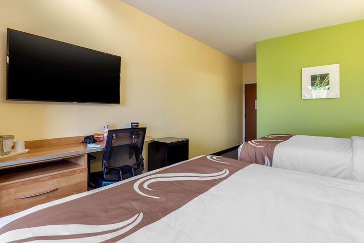 Queen Bed Accessible (22 of 34)