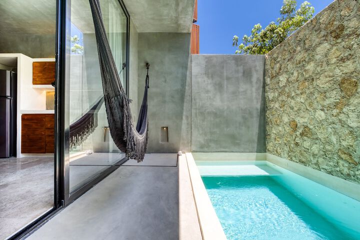 Pool 10 of 20