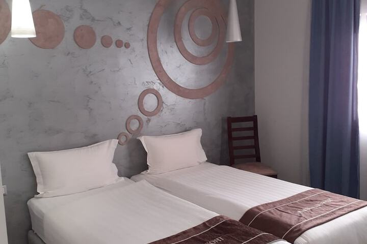 Room 49 of 196