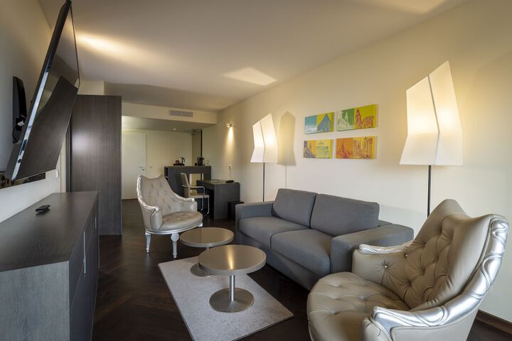 Room 14 of 52