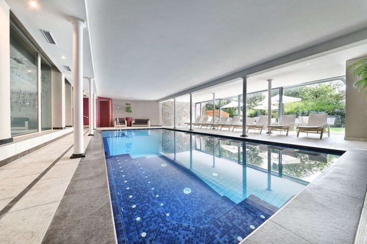 Pool 30 of 76