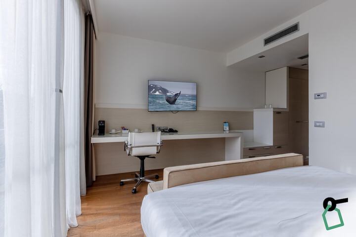 Room 6 of 63