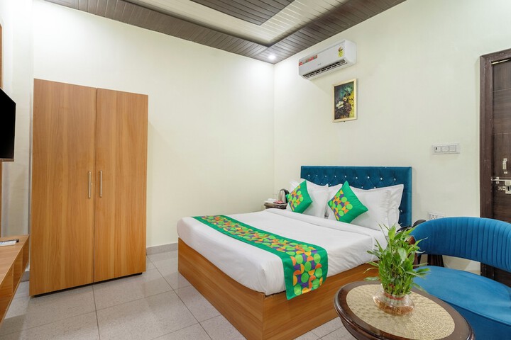 Room 10 of 48