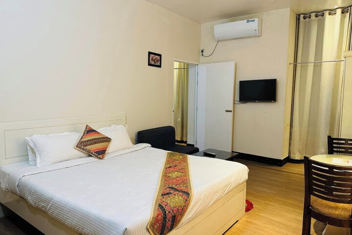 Room 14 of 99