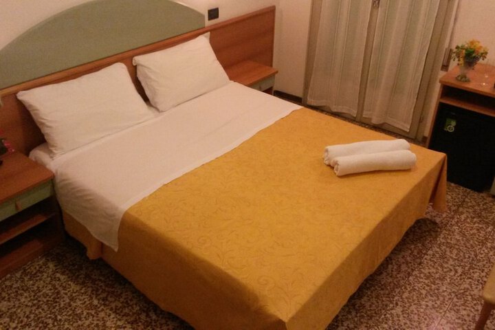 Room 3 of 33