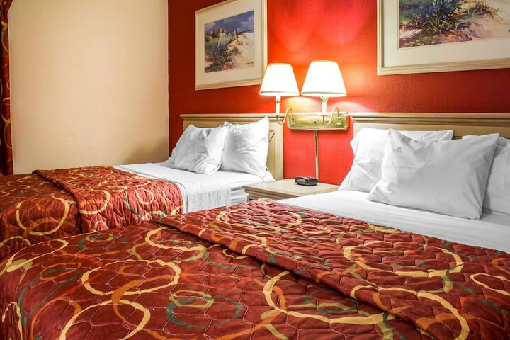 2 Double Beds (1 of 7)