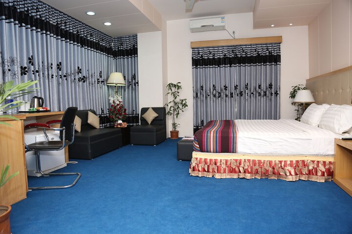Room 6 of 36