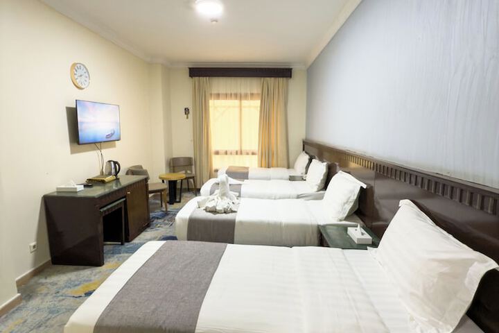 Room 5 of 17