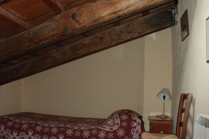Room 5 of 32