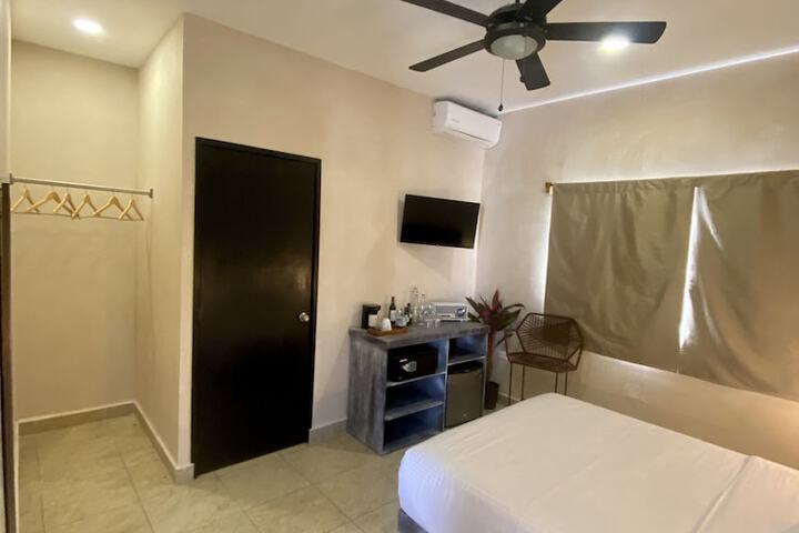 Room 6 of 25