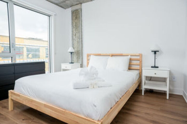 Room 4 of 16