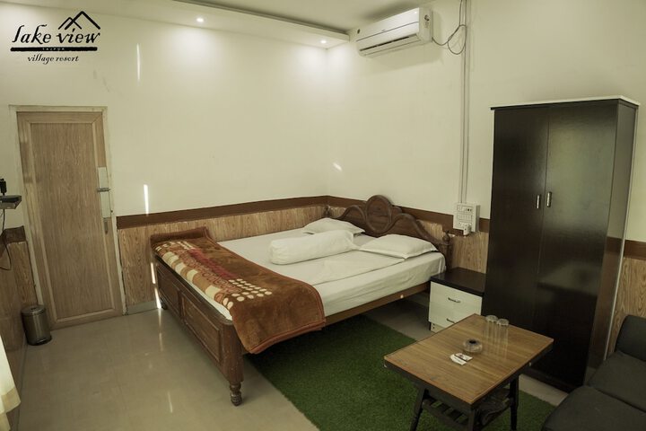 Room 5 of 13