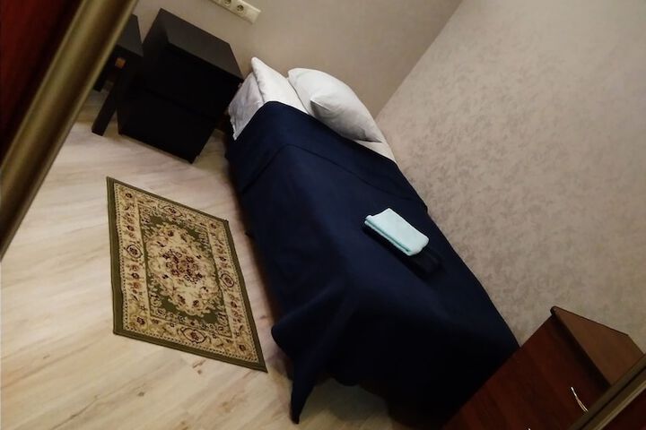Room 4 of 18