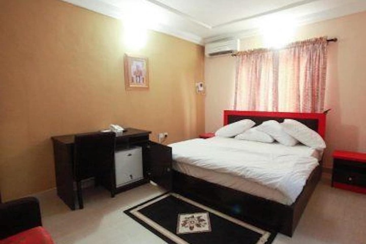 Room 8 of 33