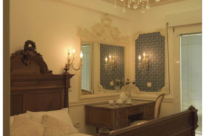 Room 6 of 37