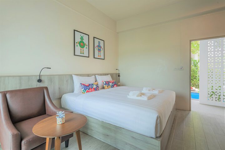 Room 7 of 90