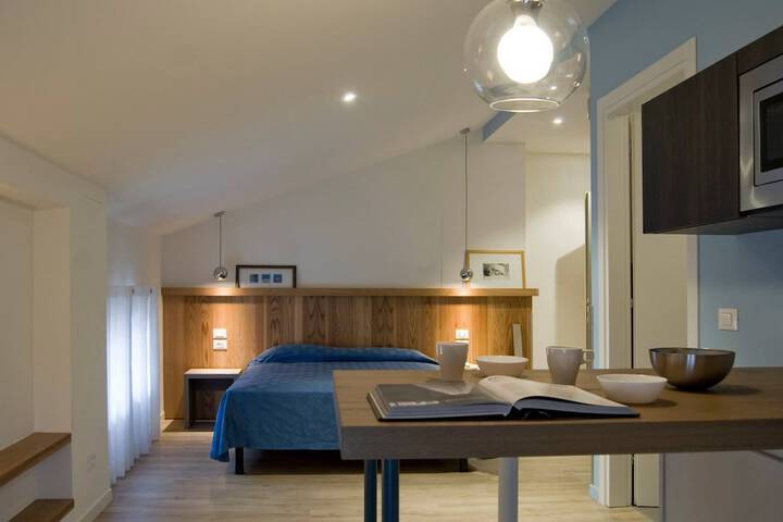 Room 15 of 102