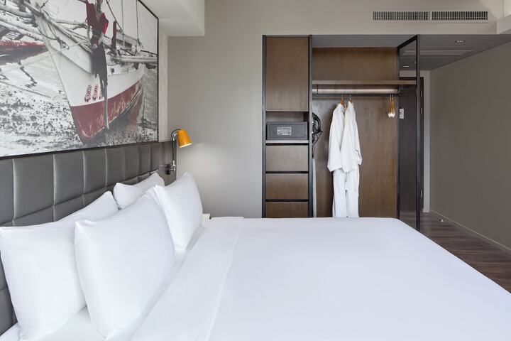 Room 14 of 84