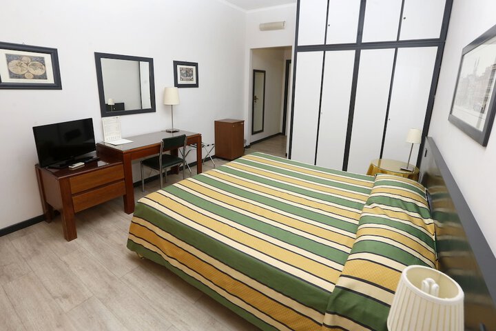 Room 9 of 34