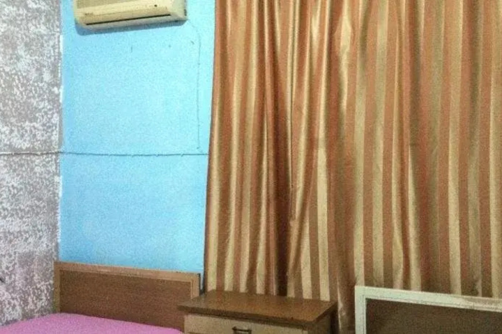Room 5 of 10