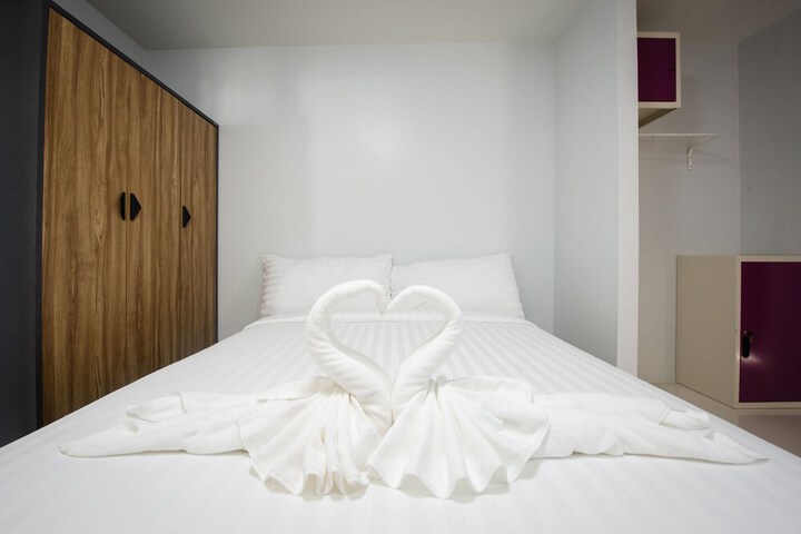 Room 4 of 18