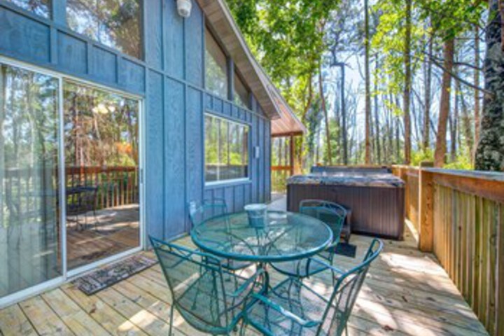 Peanuts Hideaway by Jackson Mountain Homes