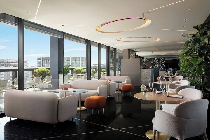 Lounge 116 of 146