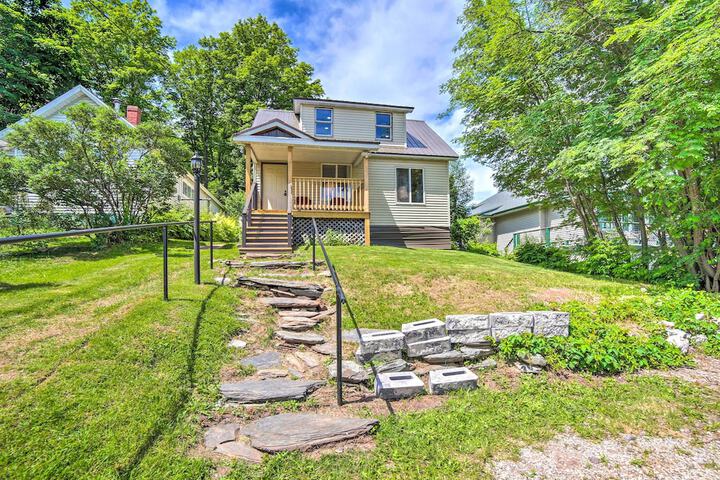 Cozy Ishpeming Cottage w / Lake & Park Views!
