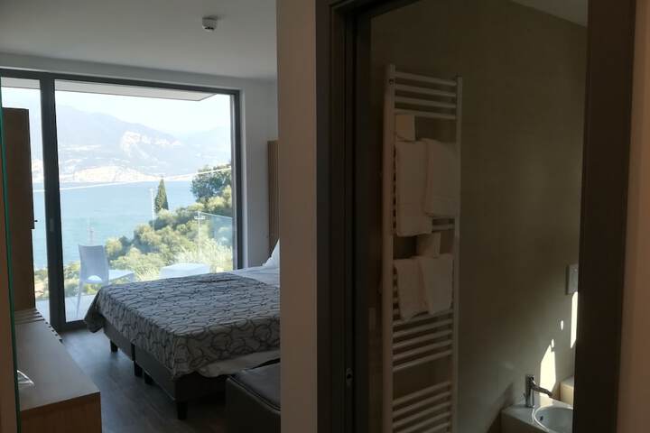 Room 28 of 81