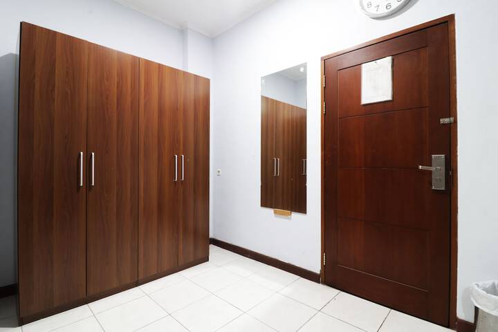 Room 12 of 25