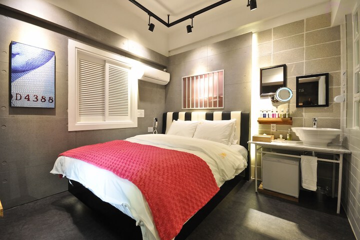 Room 11 of 68