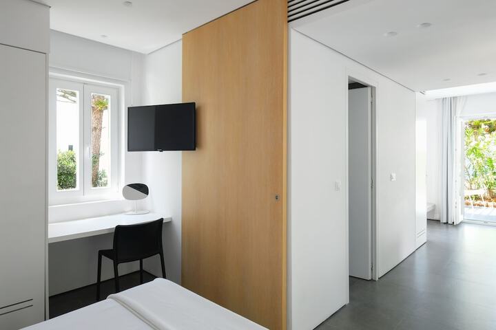 Room 63 of 283