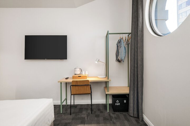 Room 25 of 49