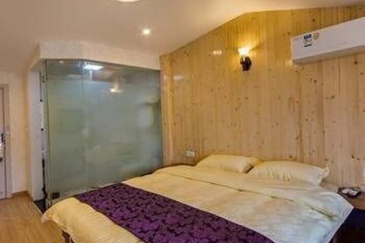 Room 2 of 8
