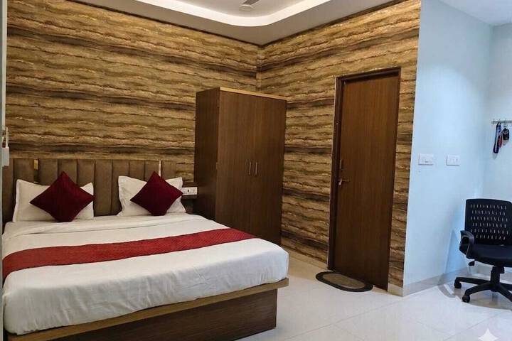 Room 53 of 69
