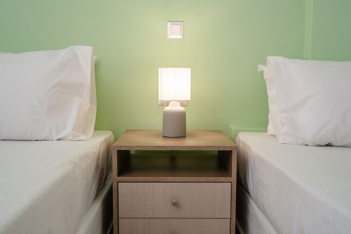 Room 13 of 122