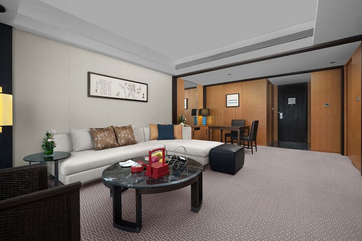 Room 10 of 87