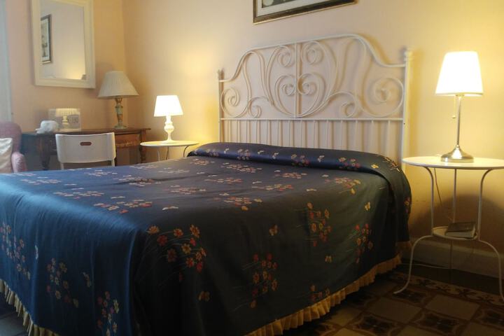 Room 11 of 30
