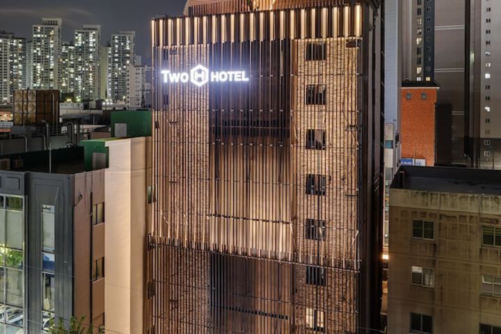 Two H Hotel