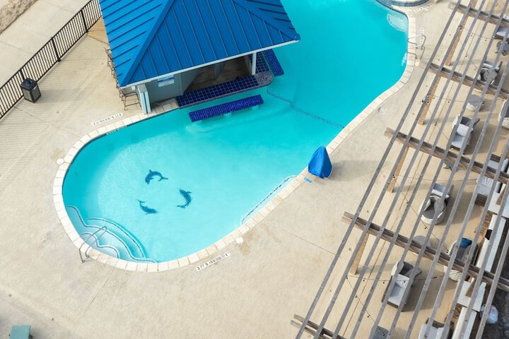 Poolside bar