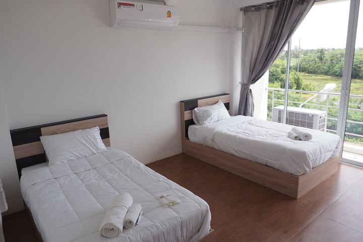Room 4 of 73