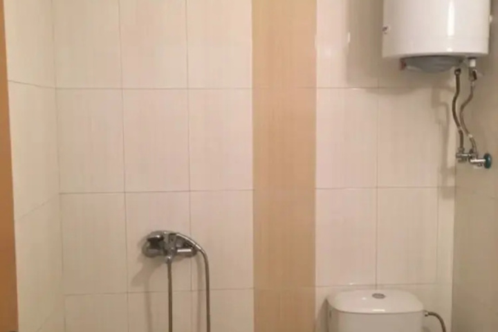 Room 5 of 12
