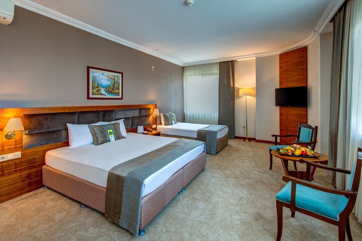 Room 13 of 80