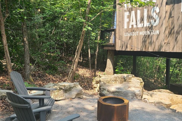 Exterior of The Treetop Hideaways at Ruby Falls